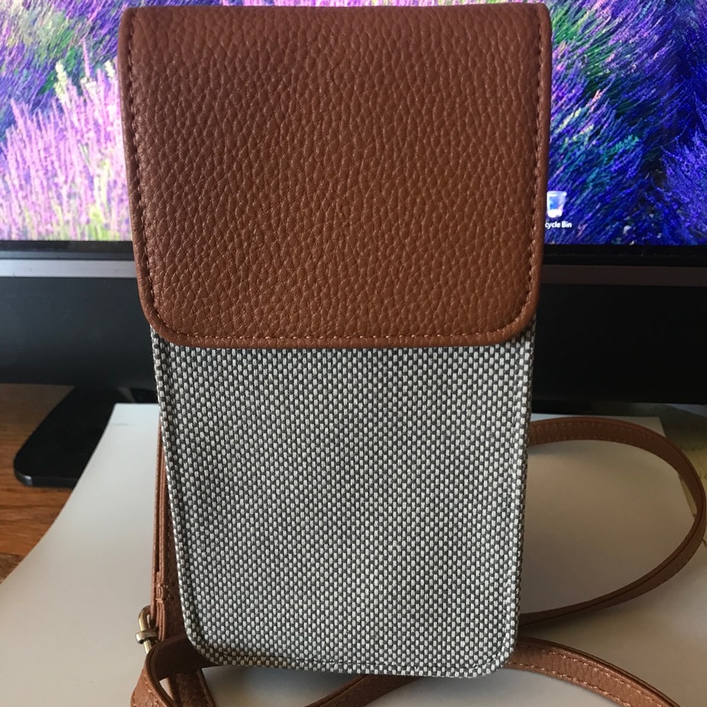 Thirty-one “call me” crossbody nwot